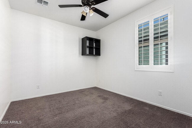 Building Photo - 665 E Rojo Way