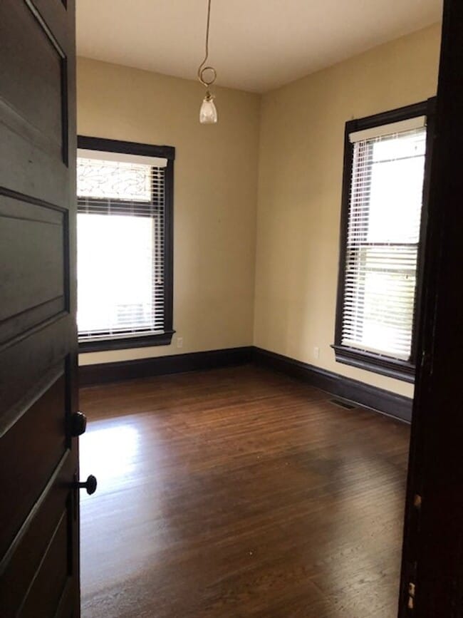 Building Photo - 6-bedroom 3 bath walking distance to WKU a...