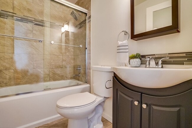 Building Photo - 3BD/2BA Apartment with Laundry In-Unit, Appliances, Tandem Parking & More | 1MO. Free OAC