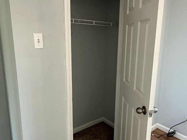 Building Photo - 1261 Lakeview Rd