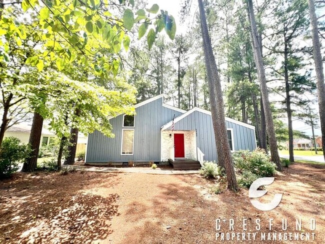 Primary Photo - 3 BEDROOM AVAILABLE NOW - Convenient acces...