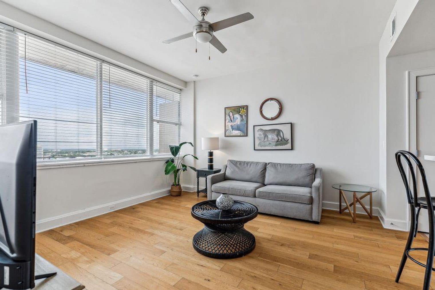 Building Photo - 925 Common St