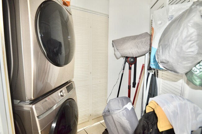 Building Photo - 3500 Coral Way