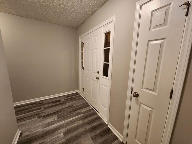 Building Photo - 3 Bedrooms 2 Baths 2 Car Garage - North Co...