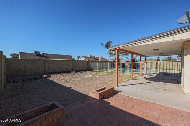 Building Photo - 7119 W Cameron Dr