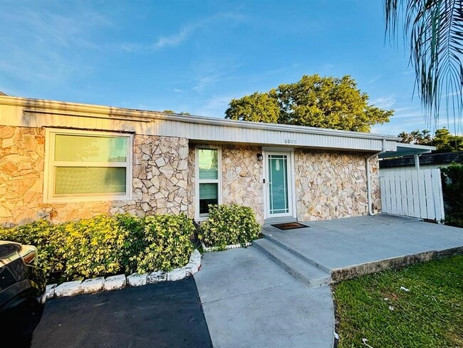 Building Photo - 8000 NW 74th Ter