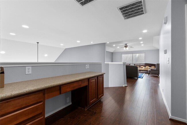 Building Photo - 3011 Grand Lakeview Dr
