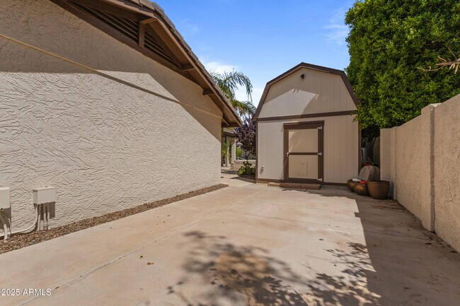 Building Photo - 1131 N York Cir