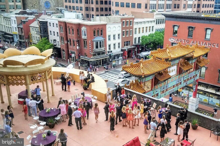 Shared Terrace - 777 7th St NW