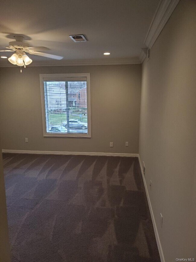 Building Photo - 15 Country Club Dr