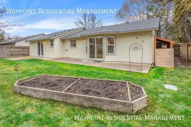 Building Photo - 4943 W Catalpa Dr