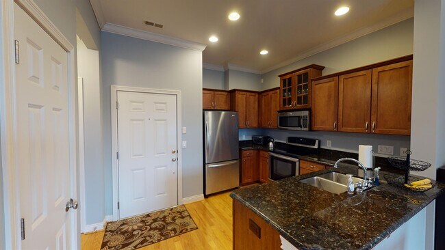 Building Photo - 252 Stetson St