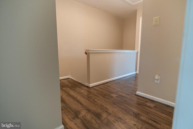Building Photo - 200 Strawberry Ln