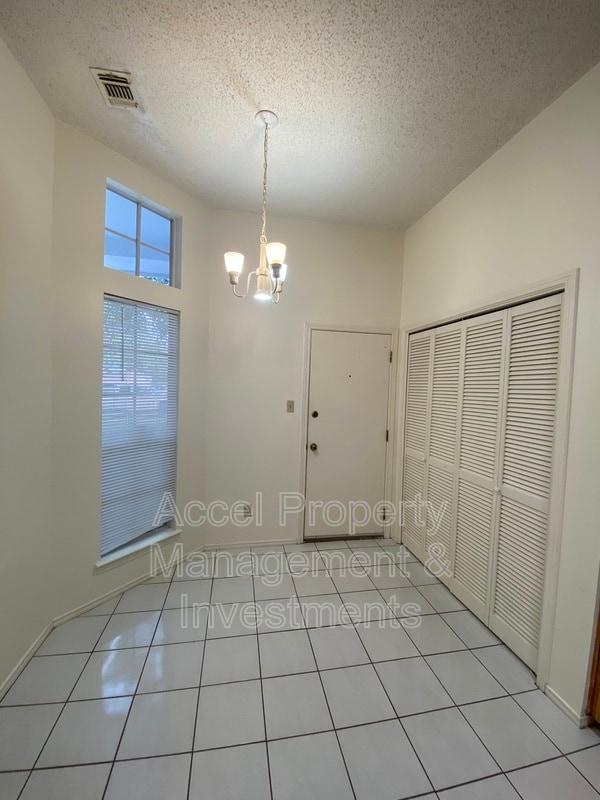 Building Photo - 6617 N 40th St