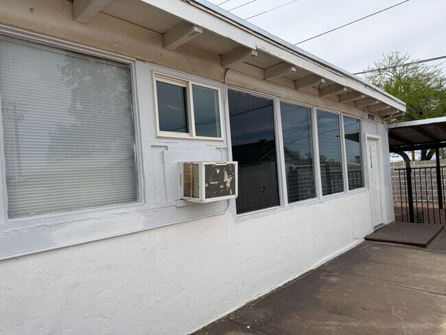 Building Photo - Nice & Clean