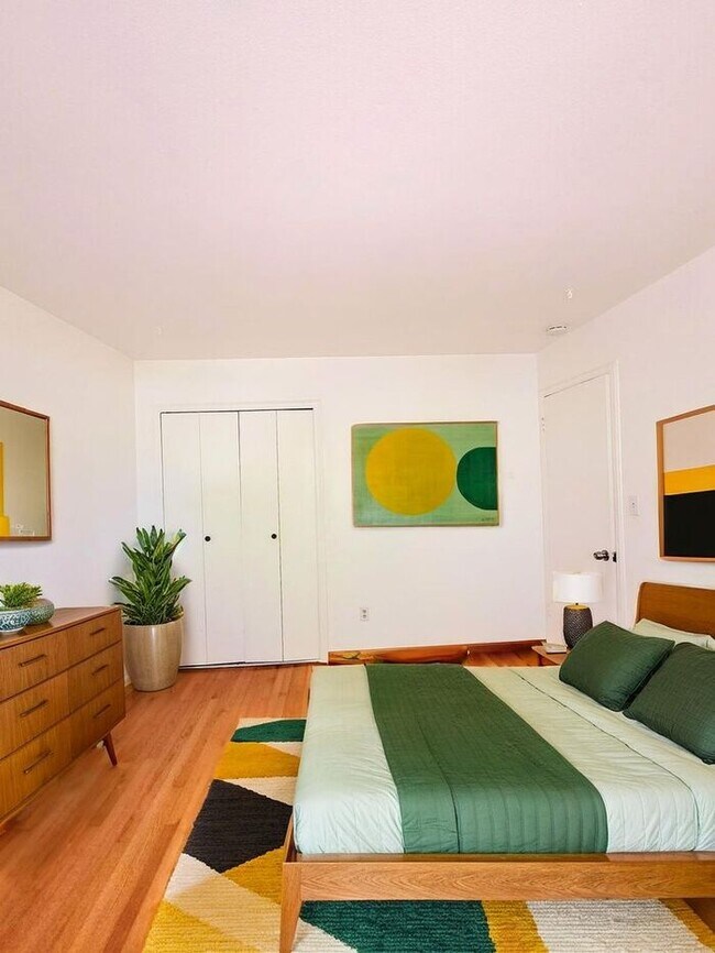 Building Photo - MOVE IN SPECIAL! 4 Bedrooms • Big Backyard...