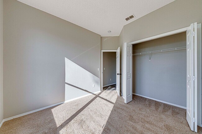 Building Photo - 745 Jaybee Ave