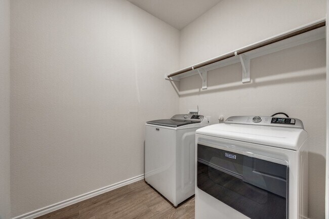 Building Photo - 3433 Marie Dr