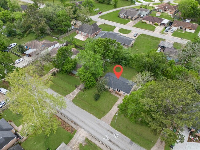 Building Photo - 9410 Rosehaven Dr