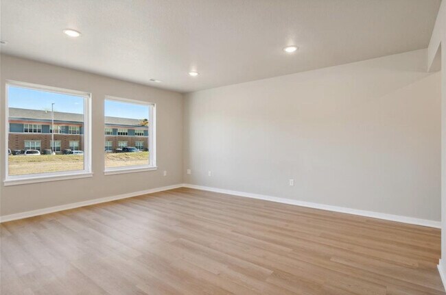 Building Photo - Perry Townhomes