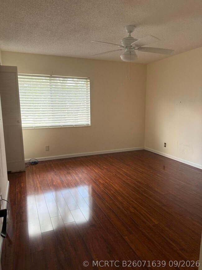 Building Photo - 102 Lake Pine Cir