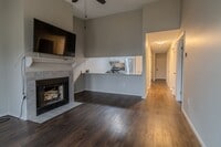 Building Photo - Great Location, Great Size, Great TC