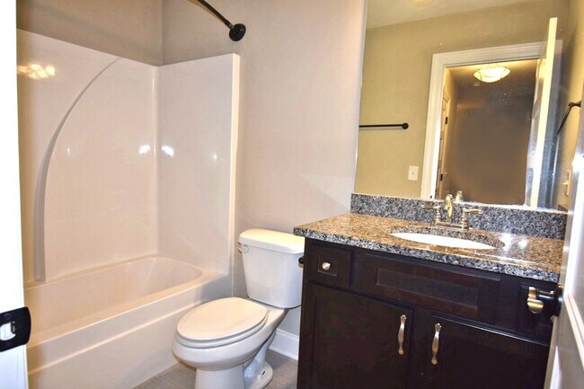Building Photo - Gorgeous 3BR luxury Murfreesboro townhome ...
