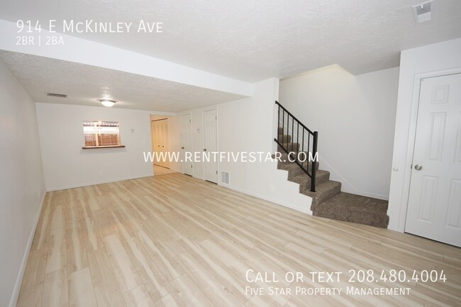 Building Photo - Spacious McKinley Townhome Available! Visi...