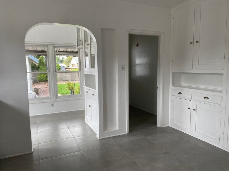 Building Photo - 8830 Underwood St