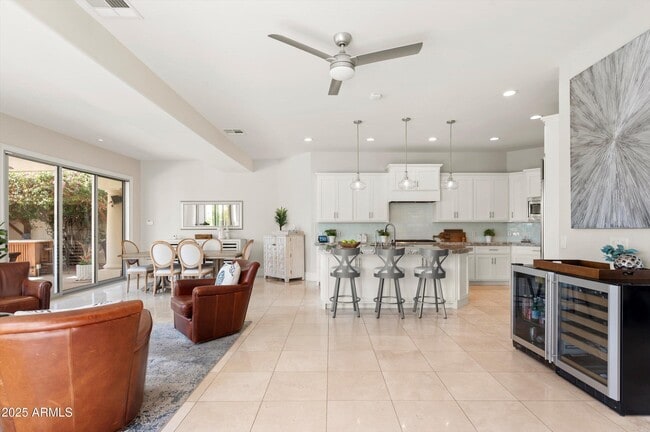 Building Photo - 1407 E Coral Cove Dr
