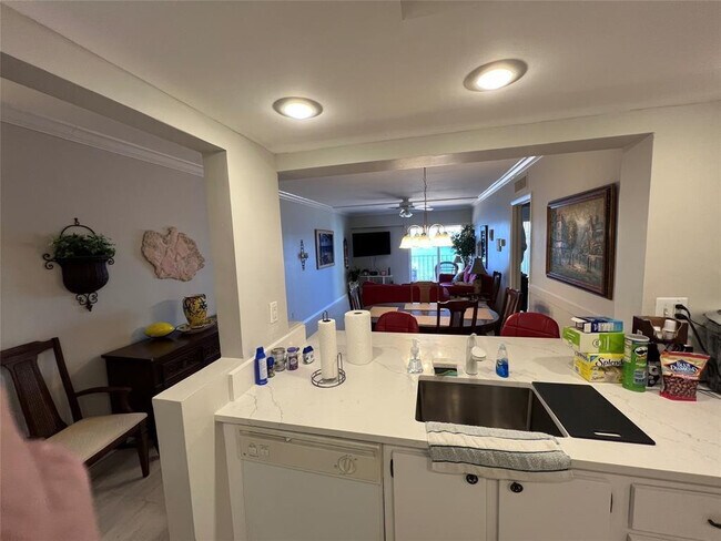 Building Photo - 95 N Birch Rd