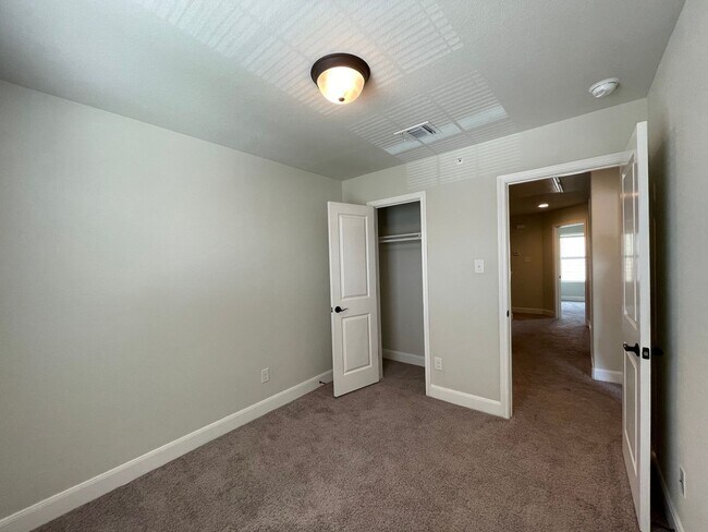 Building Photo - Townhome for rent