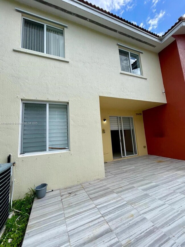 Building Photo - 5347 SW 40th Ave
