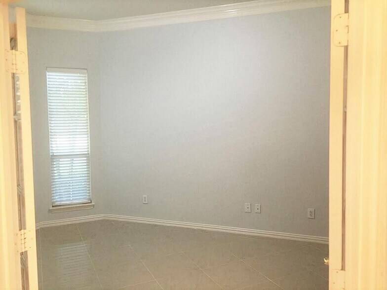 Building Photo - 2604 Hidden Creek Dr