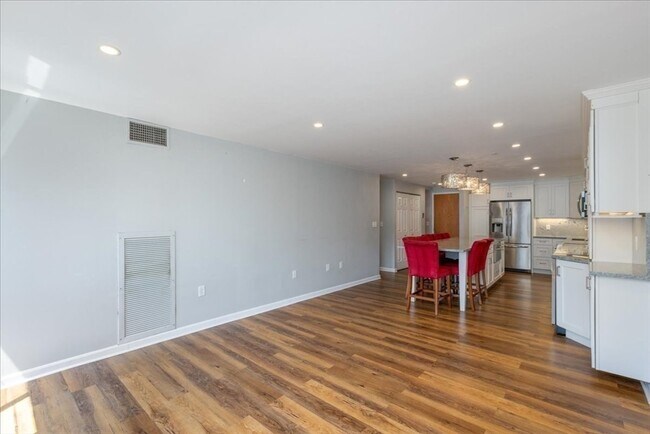 Building Photo - 100 Ledgewood Dr