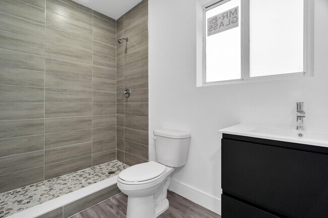 Building Photo - 2451 NW 21st St