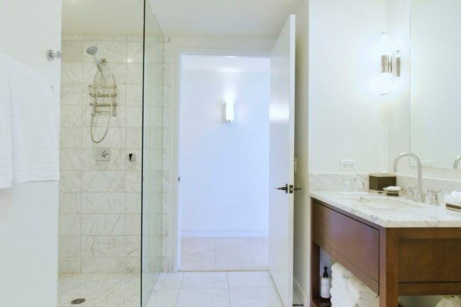 Building Photo - 223 Saratoga Rd