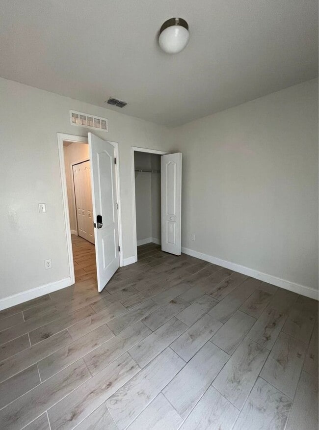 Building Photo - Beautiful 4-Bedroom Home in Sought-After H...