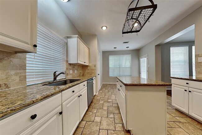 Building Photo - 59 Terraglen Dr