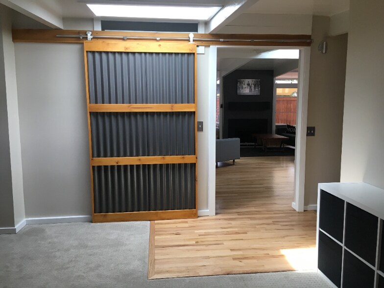 Building Photo - 1368 S Edison Way