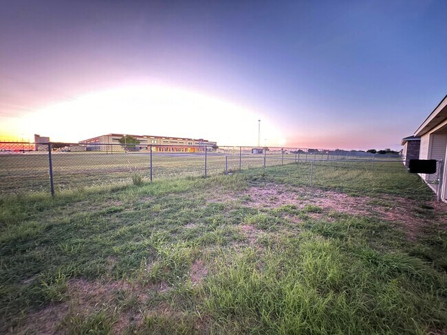 Building Photo - 4707 Waterproof Dr