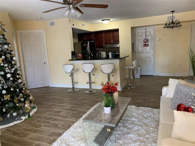 Building Photo - 401 Fountainhead Cir