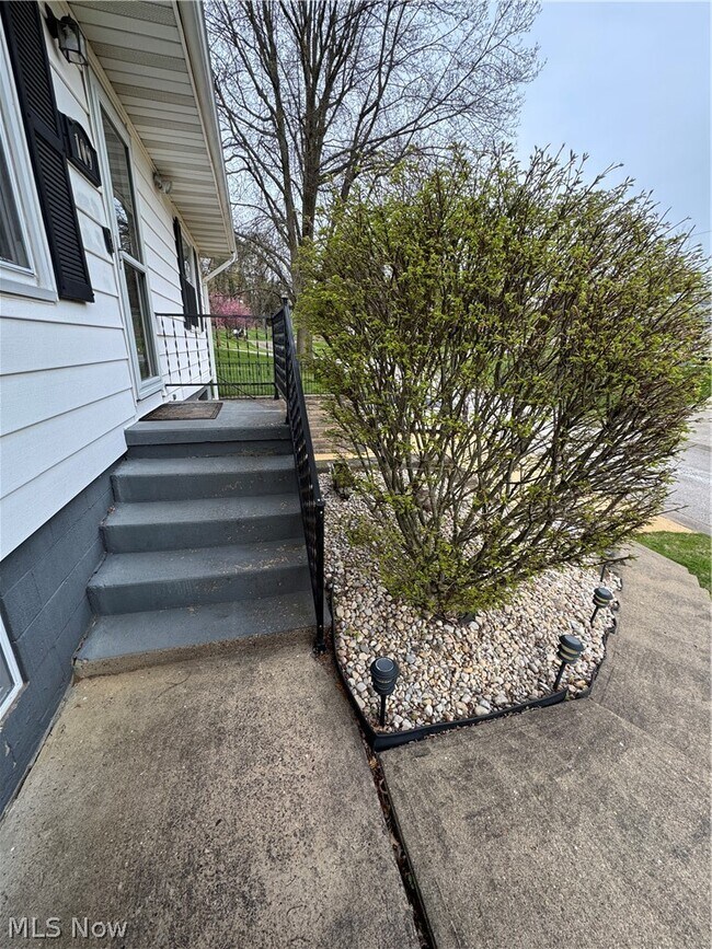Building Photo - 109 Carroll Dr