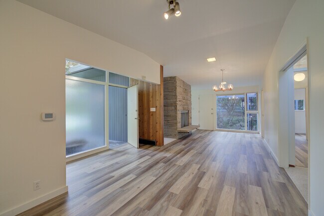 Building Photo - 8241 45th Ave NE