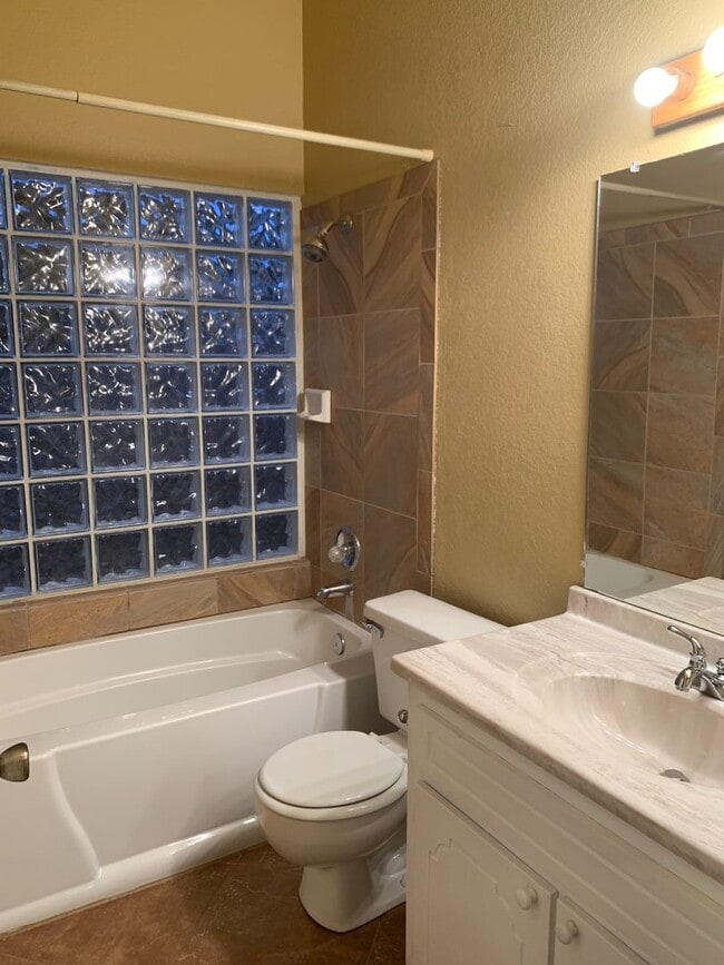 Building Photo - 2220 S Iris Dr