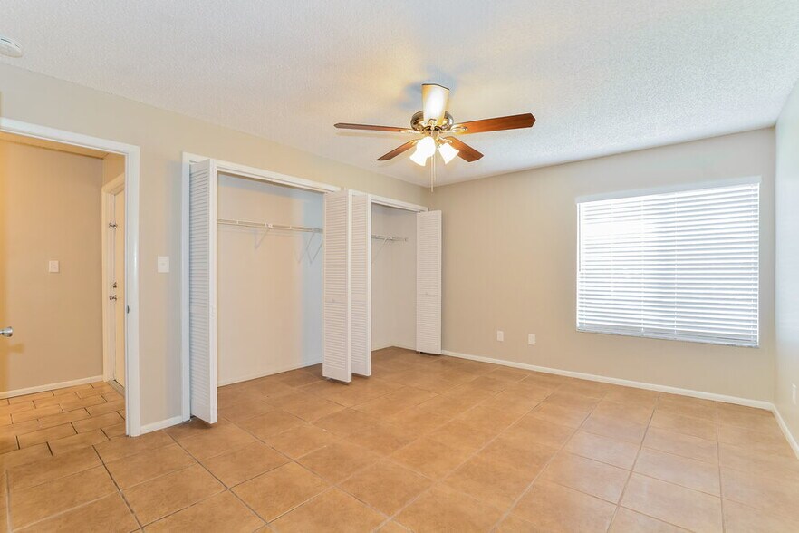 Building Photo - 1388 La Paloma Cir