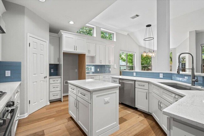 Building Photo - 5301 Deerwood Ln