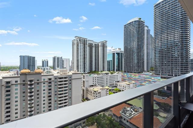 Building Photo - 1000 Brickell Plz