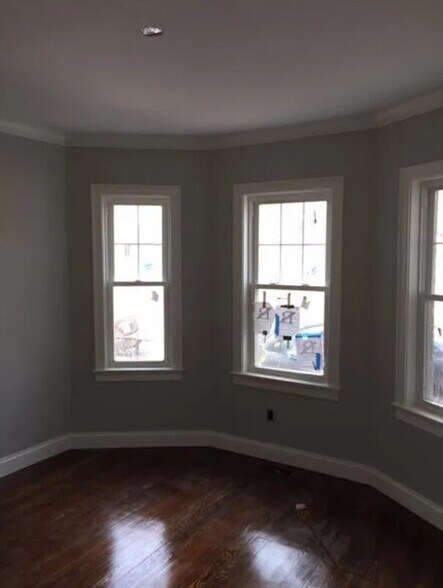 Building Photo - 49 Beech Glen St