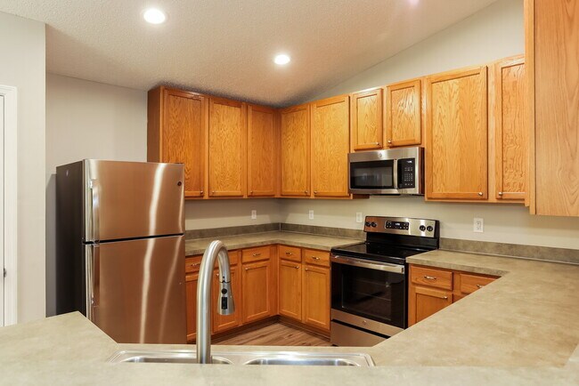 Building Photo - 7114 Tarpon Ct